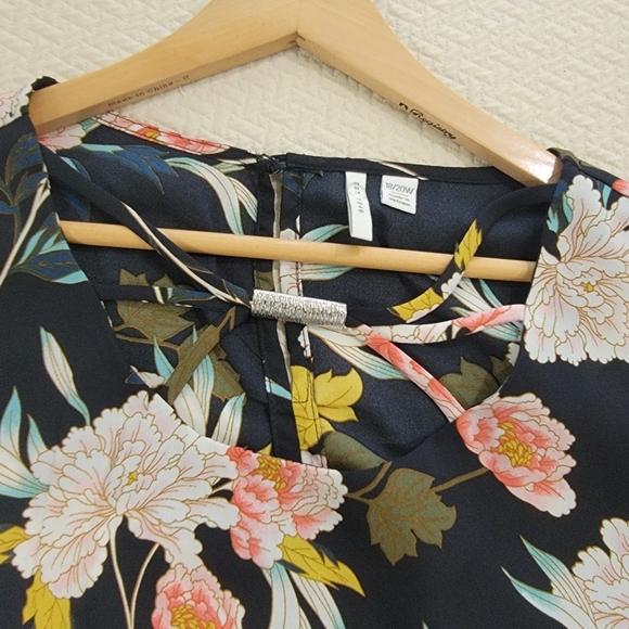 C est. 1946 Floral Black Blouse With Statement Sleeves Size 18 / 20 Ruffle - Picture 4 of 15